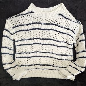 Hem and Thread Medium Pullover Sweater